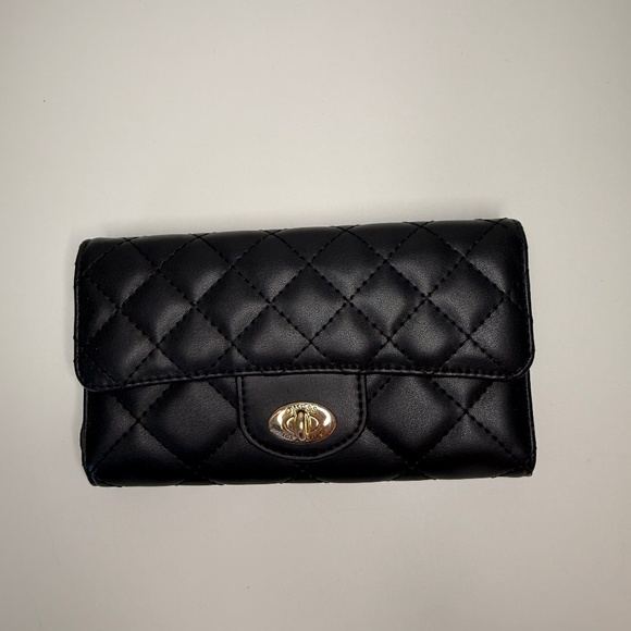 🖤 GUESS Black Quilted Wallet – Classic & Chic - Picture 1 of 4